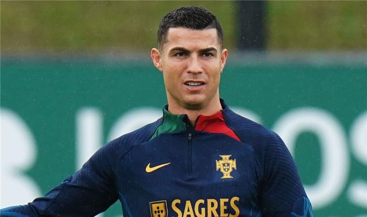 اكتشف تحضيرات رونالدو والمنتخب البرتغالي قبل بداية كأس العالم، والتحديات التي تواجه الفريق والطموحات الكبرى في البطولة.