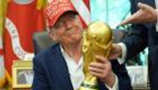 دعوة من ألمانيا لمقاطعة كأس العالم بسبب سياسات وخطابات دونالد ترامب المثيرة للجدل، مع تسليط الضوء على التوترات السياسية وتأثيرها على الرياضة العالمية.