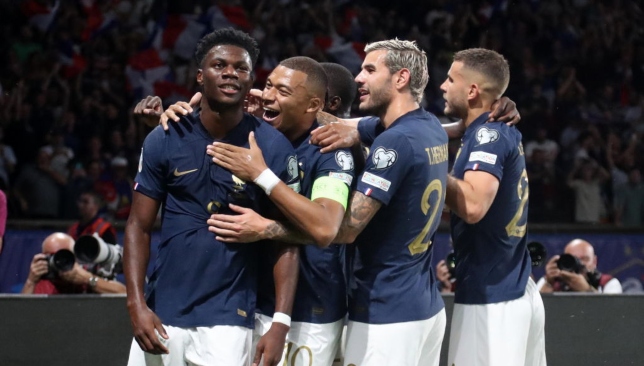 فرنسا تختار كلية في ماساتشوستس كموقع استراتيجي لاستضافة فعاليات كأس العالم، مما يعكس أهمية التعاون الدولي والتخطيط المسبق لهذا الحدث الرياضي الكبير.