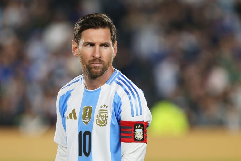 تعرض ليونيل ميسي لإصابة خلال تحضيراته لكأس العالم 2026، مما يثير القلق بشأن جاهزيته للمنافسات المقبلة.