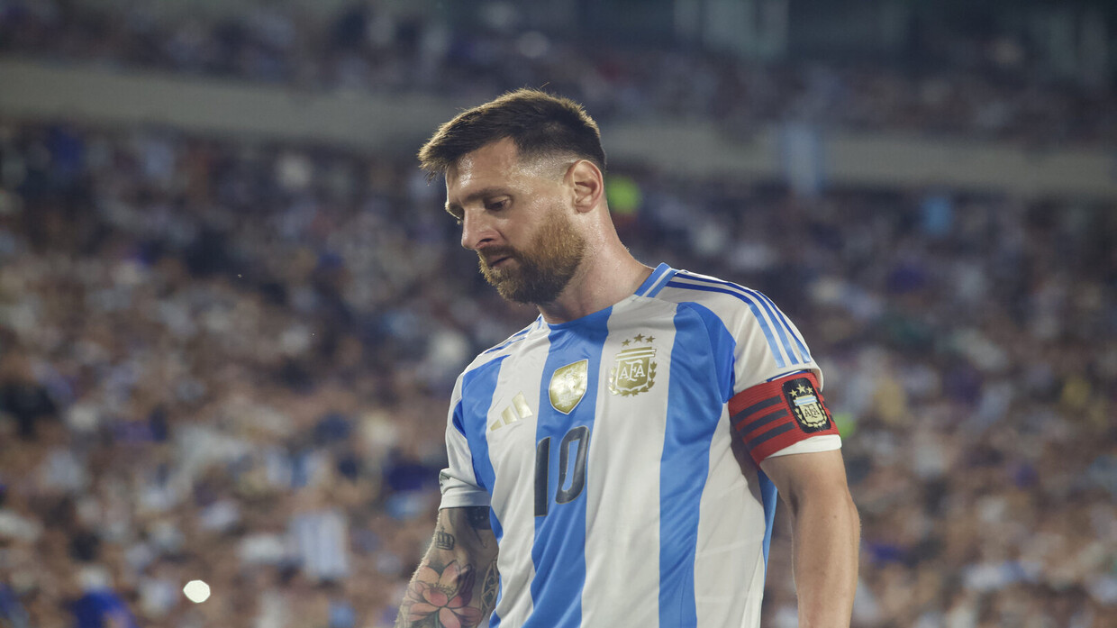 اكتشف قرار ليونيل ميسي بشأن مشاركته في مونديال 2026 وما تأثيره على مسيرته الكروية ومستقبل كرة القدم.