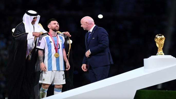 تعلن السلطات عن إلغاء مهرجان مشجعي كأس العالم بسبب الظروف الحالية، مع تقديم التحديثات والمعلومات الهامة للجماهير.