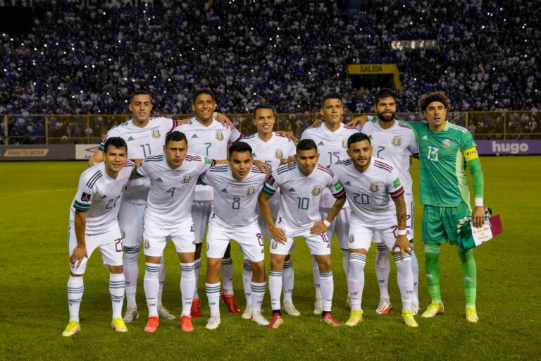المكسيك تتهيأ بكل عزم وقوة للمشاركة في كأس العالم، مستعدة لتقديم أداء مميز ومنافسة قوية على الساحة الدولية.