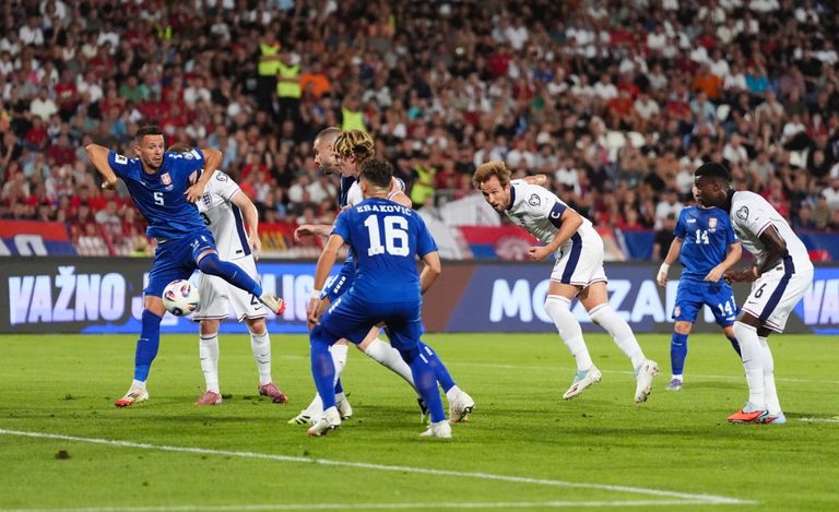 اكتشف كيف يقود بطل كأس العالم حقبة جديدة ومميزة في كرة القدم الأمريكية، مع تأثيره الكبير وأسلوبه الفريد في اللعبة.